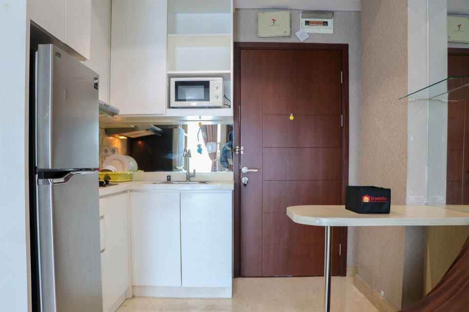 Full-size fridge, stovetop, rice cooker, cookware/dishes/utensils