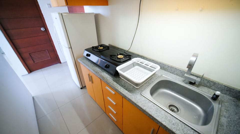Studio | Private kitchen | Full-size fridge, stovetop, rice cooker, cookware/dishes/utensils