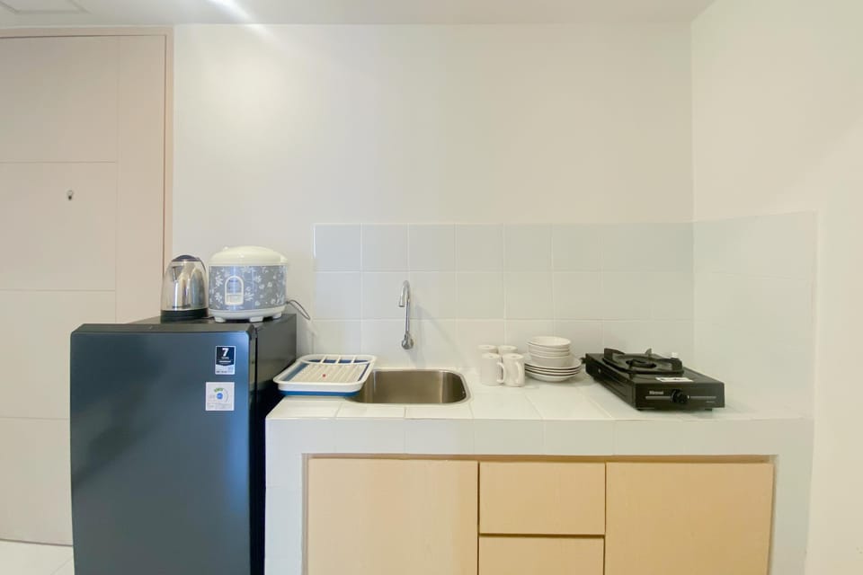 Apartment | Private kitchen | Full-size fridge, stovetop, rice cooker, cookware/dishes/utensils