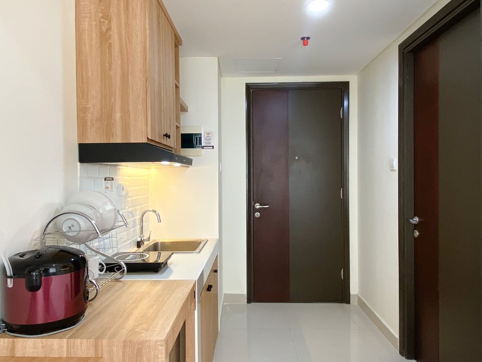 Full-size fridge, stovetop, rice cooker, cookware/dishes/utensils