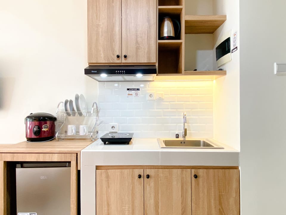 Studio | Private kitchen | Full-size fridge, stovetop, rice cooker, cookware/dishes/utensils