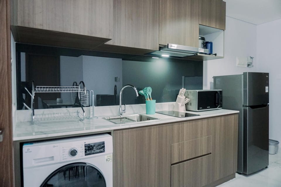 Apartment | Private kitchen | Full-size fridge, stovetop, rice cooker