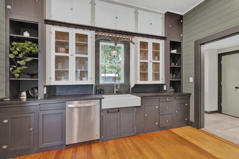 House, Multiple Beds, Patio, City View (262 & 296 N Union) | Interior