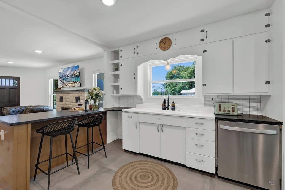 House, Multiple Beds, Patio, City View (262 & 296 N Union) | Private kitchen | Coffee/tea maker, electric kettle