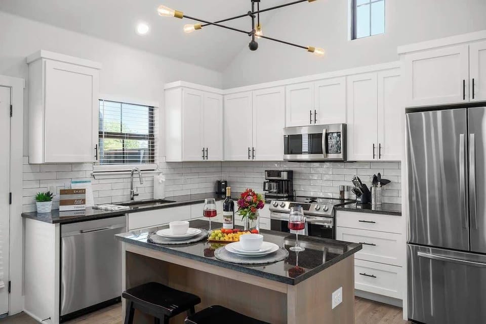 Condo, 1 King Bed, Hot Tub (940 S Eagle B2 #203) | Private kitchen | Coffee/tea maker, electric kettle