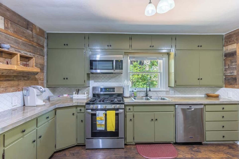 House, Multiple Beds, Hot Tub (413 W San AntonioCmb) | Private kitchen | Coffee/tea maker