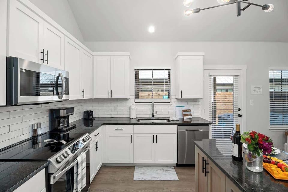 Condo, 1 King Bed, Hot Tub (940 S Eagle B2 #204) | Private kitchen | Coffee/tea maker