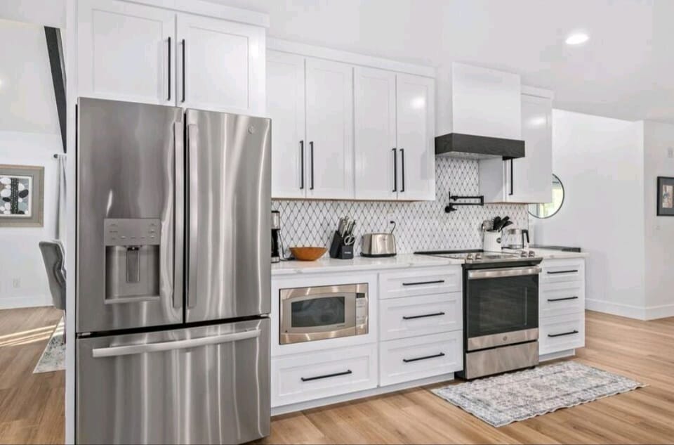 Full sized kitchen 