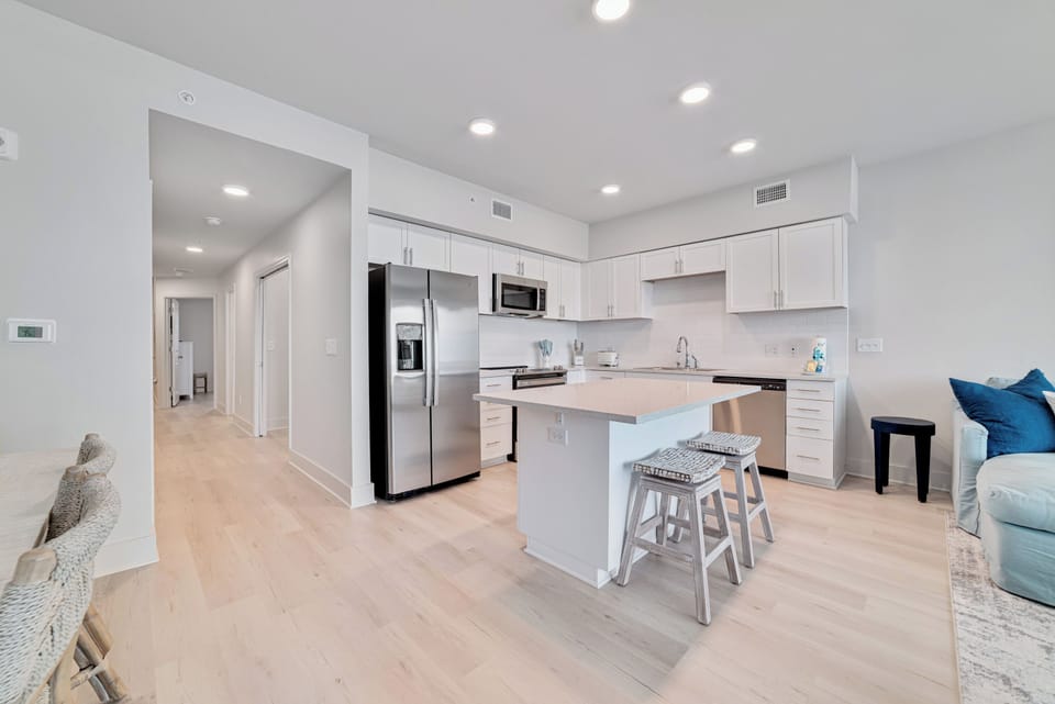 Kitchen with counter seating