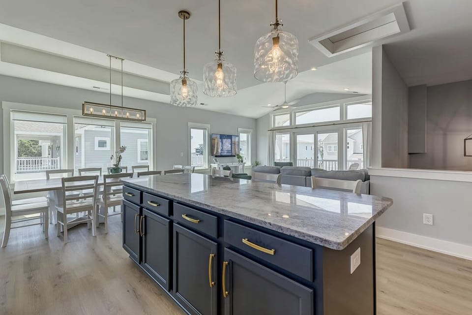 Top-Level Kitchen with Bar (seats 3)