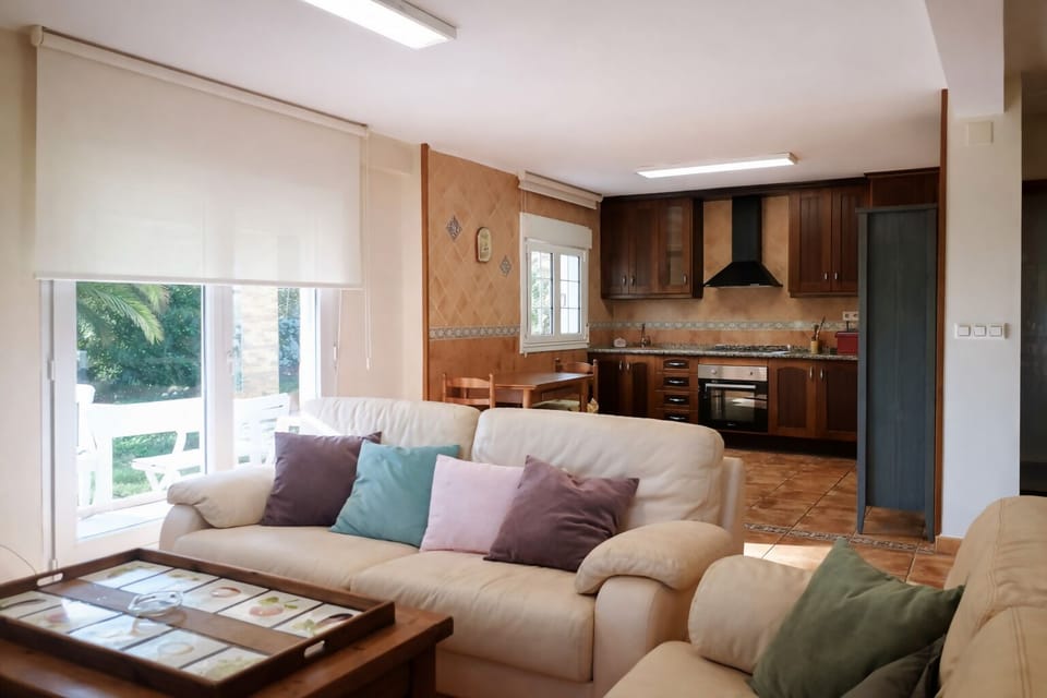Communal lounge/ TV room,Balcony/Terrace,Kitchen or kitchenette,Living room,Floor plan,Garden view