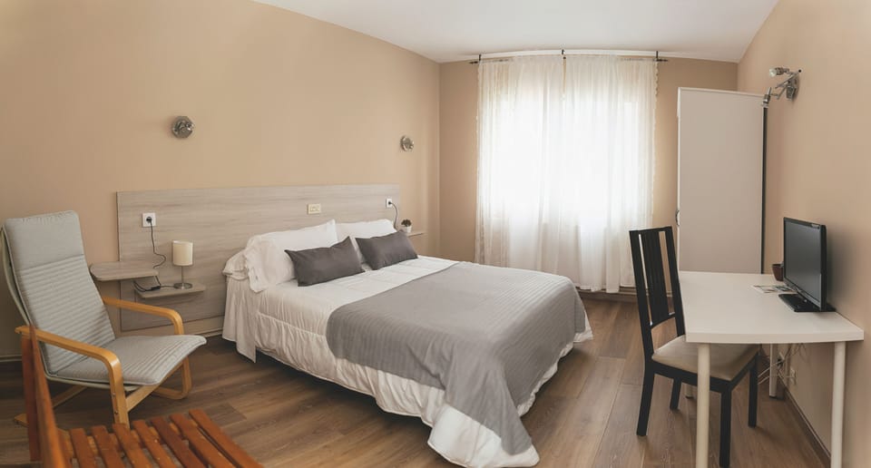 Double or Twin Room | Desk, free cribs/infant beds, free WiFi, bed sheets