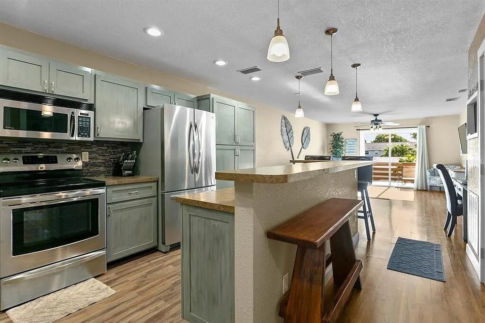 Kitchen Island w/ Bar