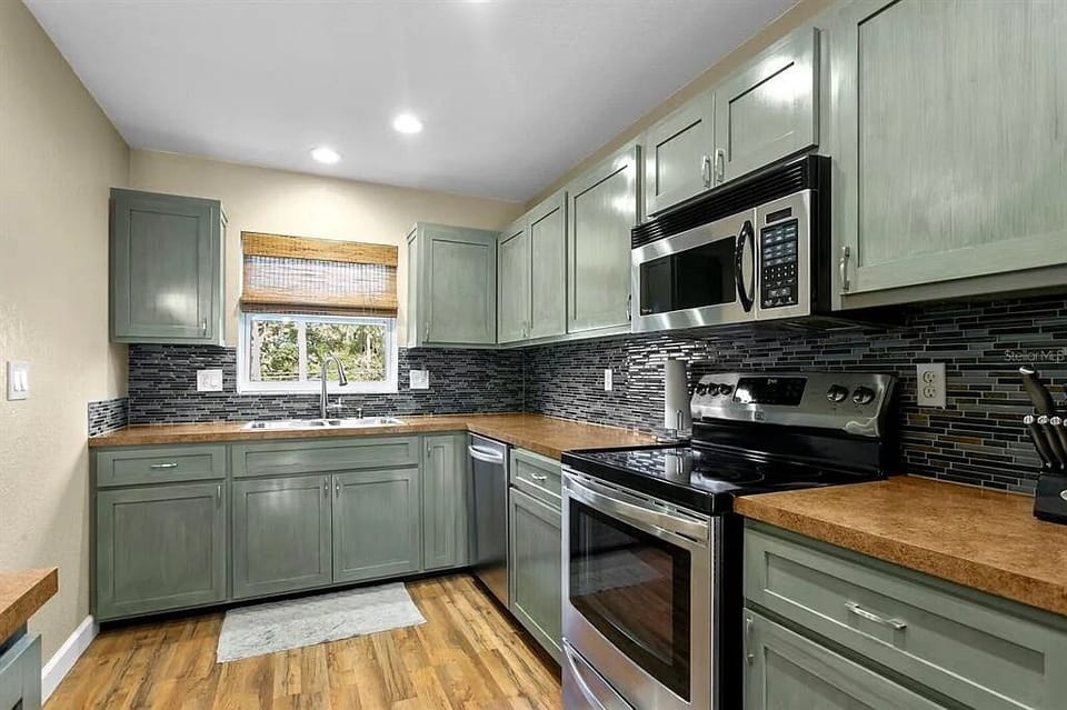 Full Kitchen