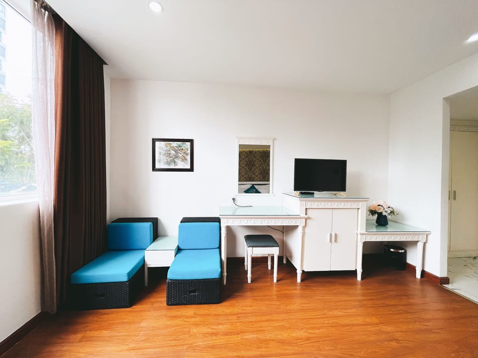 Deluxe Double Room | Living area | 30-inch TV with cable channels