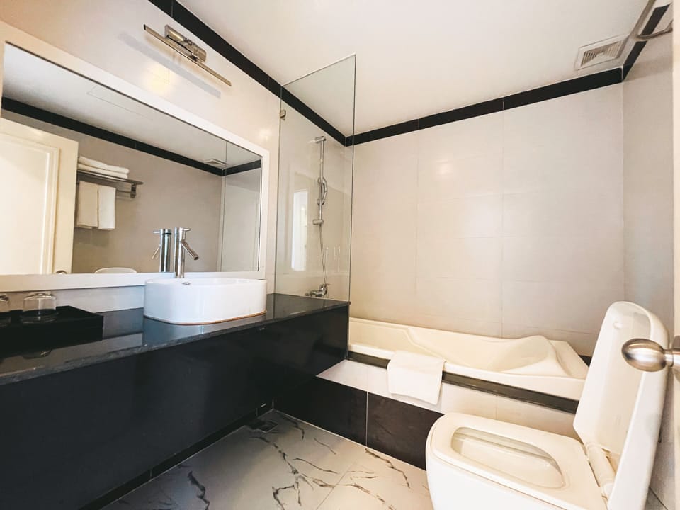 Superior Twin Room | Bathroom | Shower, hair dryer