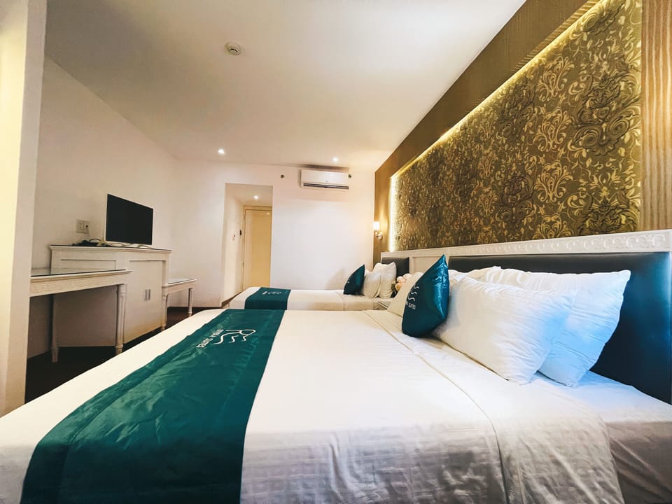 Superior Triple Room | Desk, laptop workspace, bed sheets