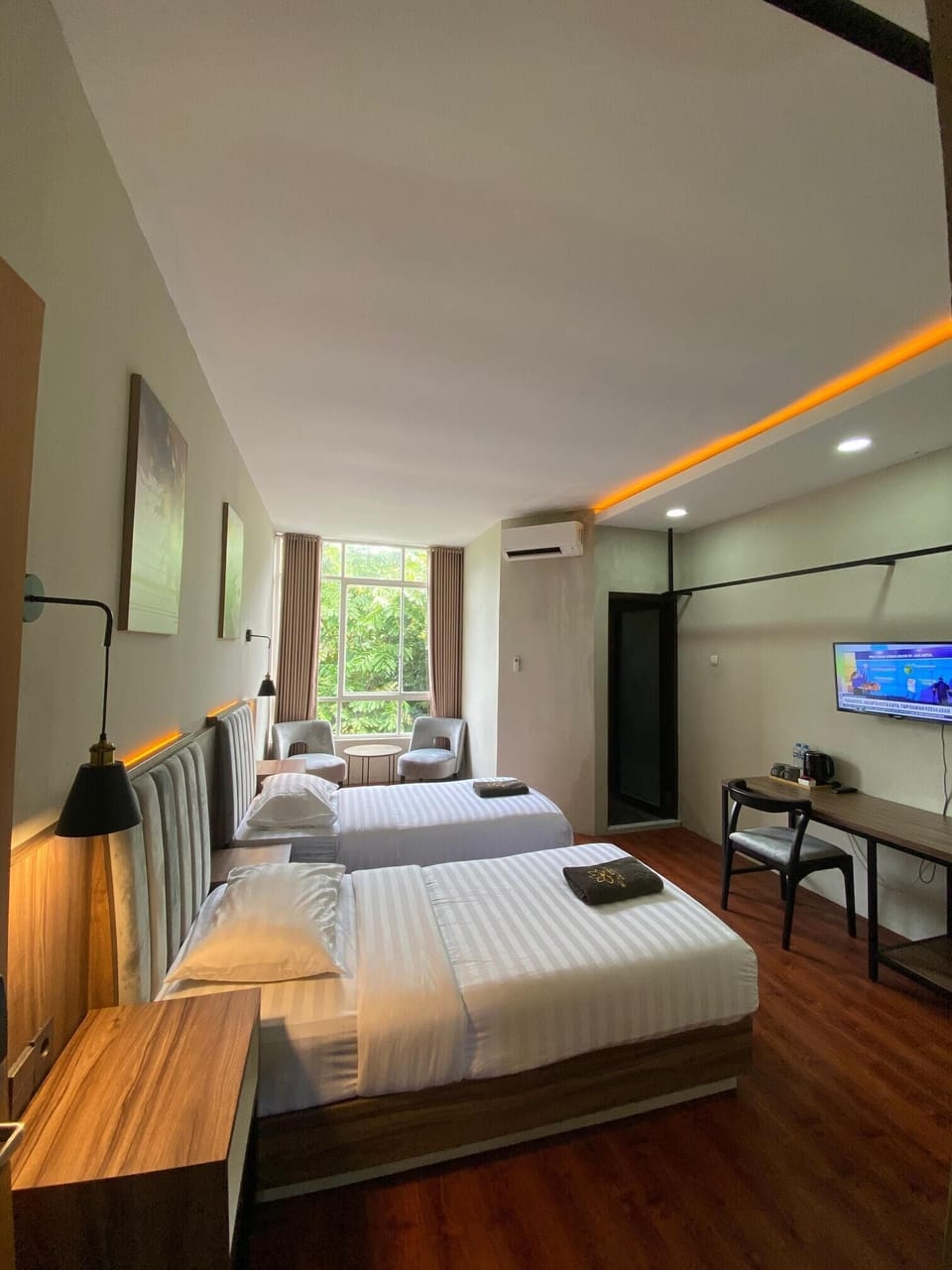 Junior Twin Room | Free WiFi, bed sheets