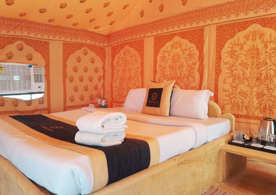 Luxury Tent | 1 bedroom, iron/ironing board, free WiFi