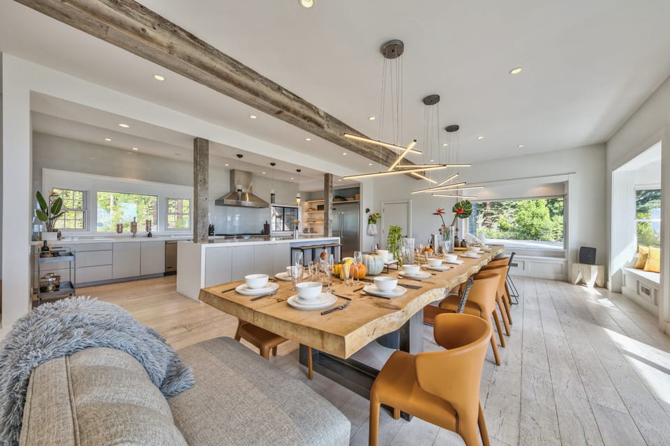Large dining room for the whole family right next to the kitchen.