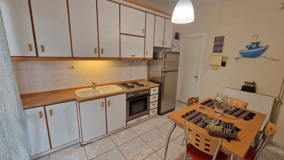 Κουζίνα, Ψυγείο, Φούρνος, Τραπεζαρία