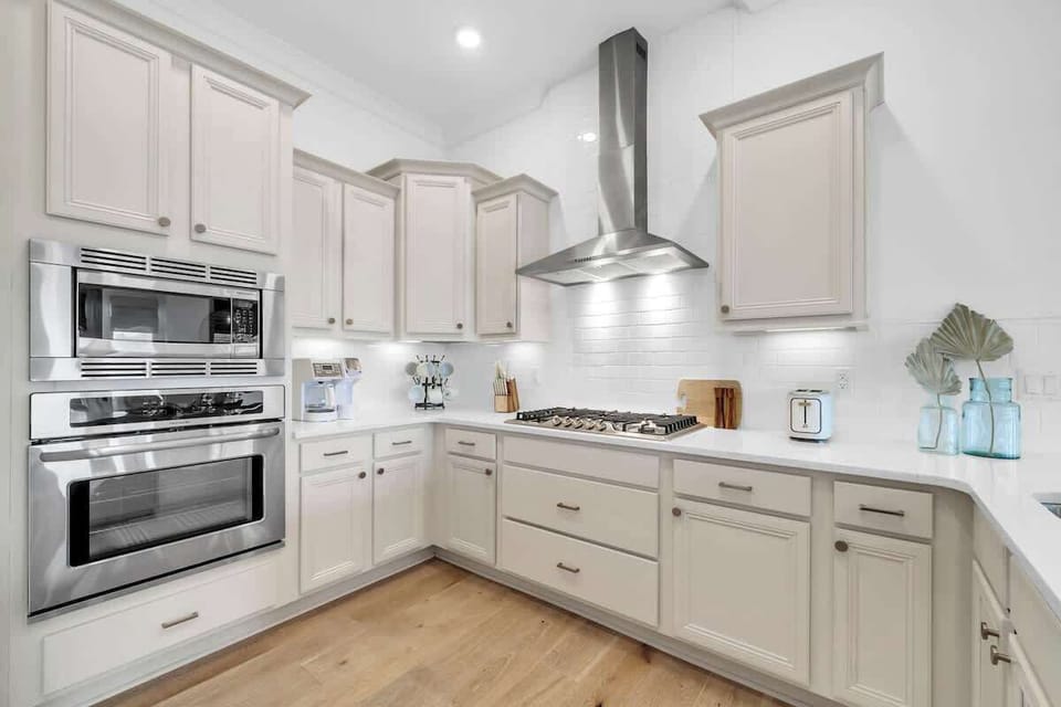 Gourmet kitchen is fully stocked with all your cooking essentials.