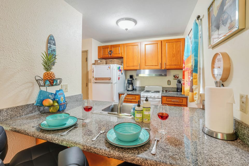 The breakfast bar offers a casual, convenient spot for quick bites between poolside and beach outings.
