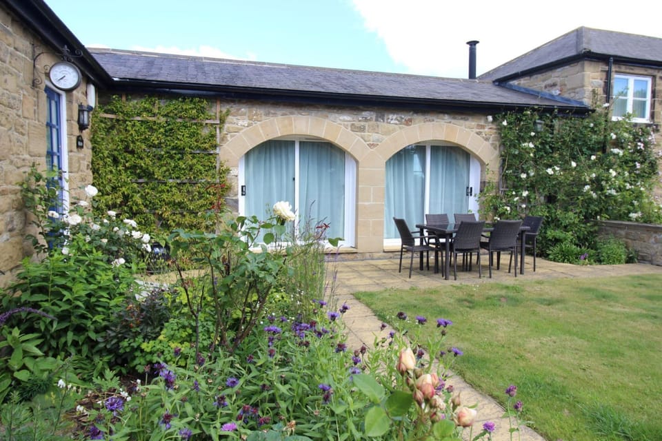 Wheatlands Cottage - Front Garden