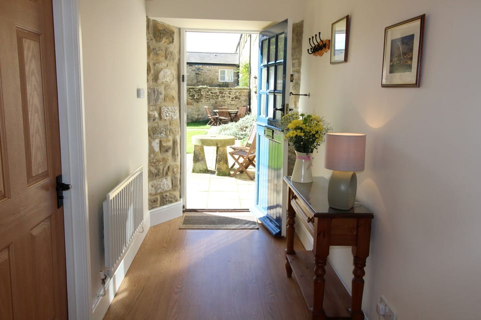 Maltpool Cottage - Hallway leading to courtyard and seating