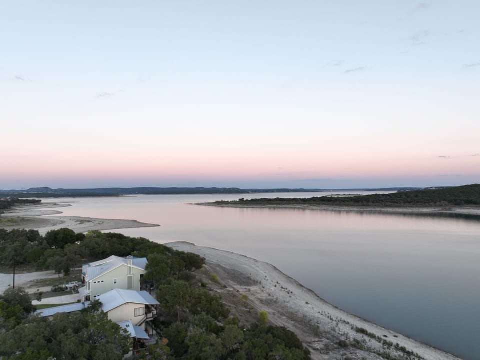 Beautiful Rimrock Retreat at Canyon Lake