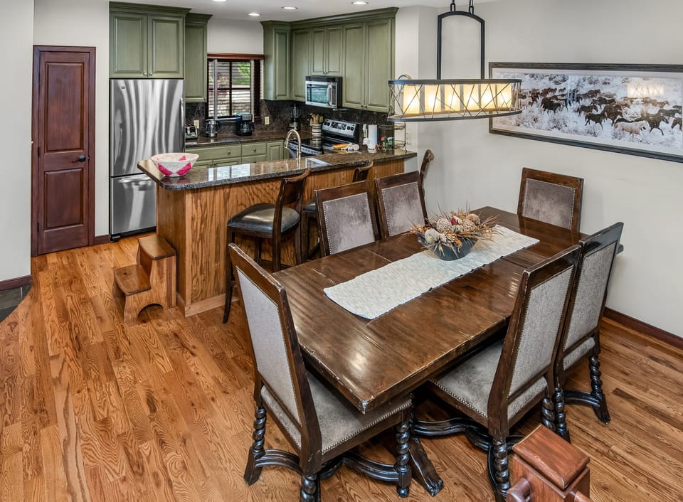 Condo, 3 Bedrooms | Dining