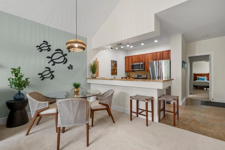 Condo, 2 Bedrooms | Dining