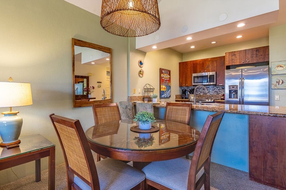 Condo, 2 Bedrooms | Dining