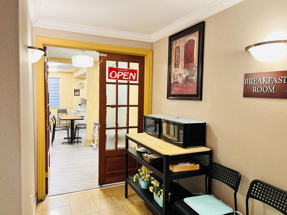 Free daily continental breakfast