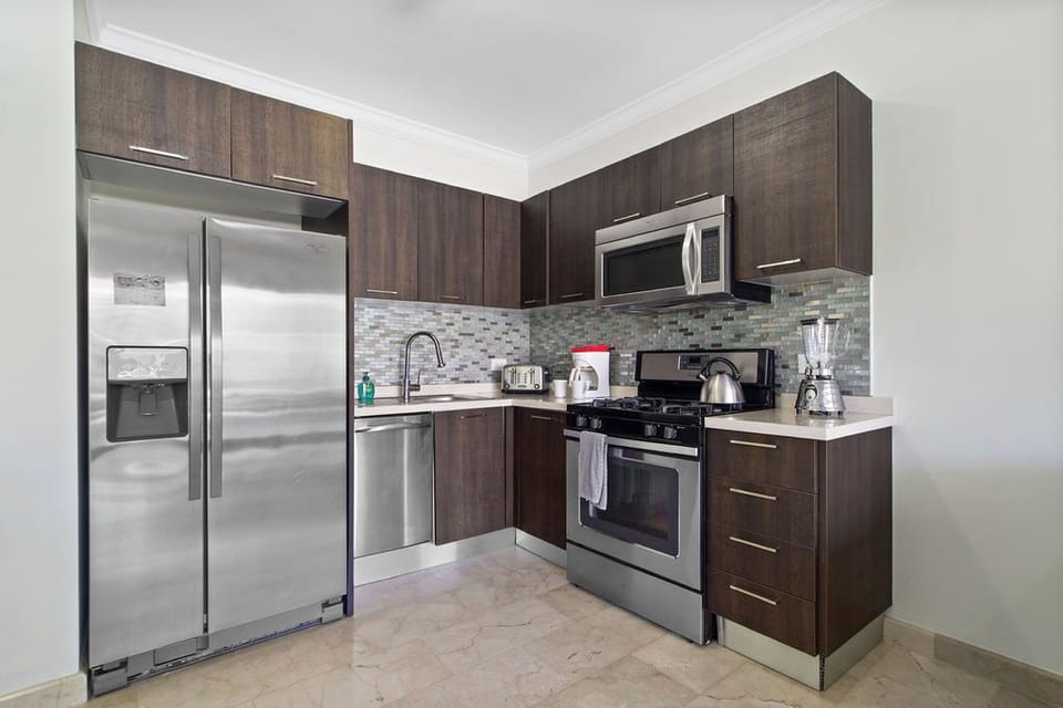 Whip up memories and dishes alike in our modern and well-appointed kitchen space.