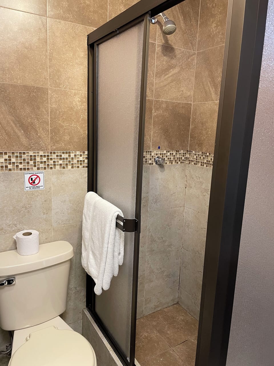 Shower, rainfall showerhead, free toiletries, soap