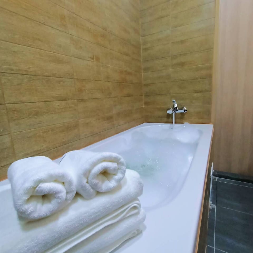 Separate tub and shower, rainfall showerhead, free toiletries