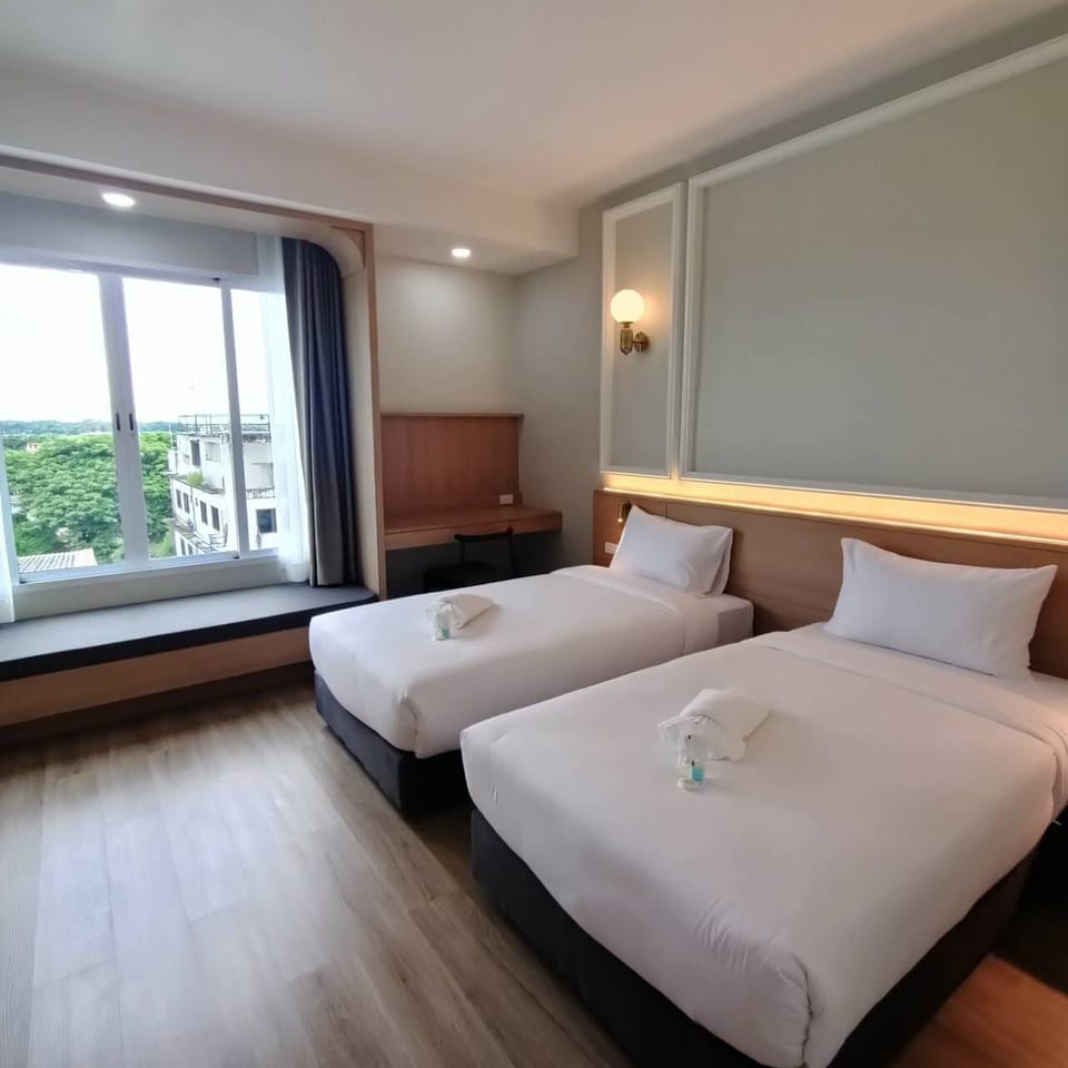 Deluxe Room, 2 Twin Beds | 1 bedroom, in-room safe, desk, blackout drapes