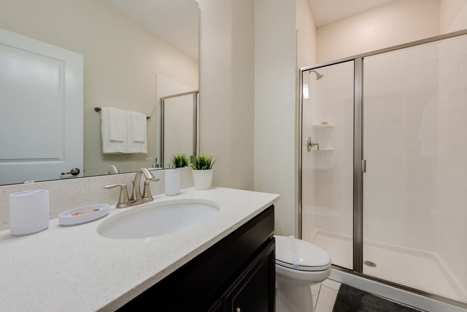 queen bathroom