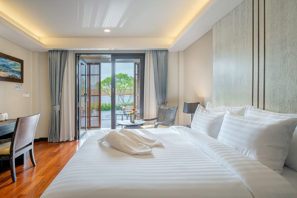 Luxury Double Room | Desk, free WiFi