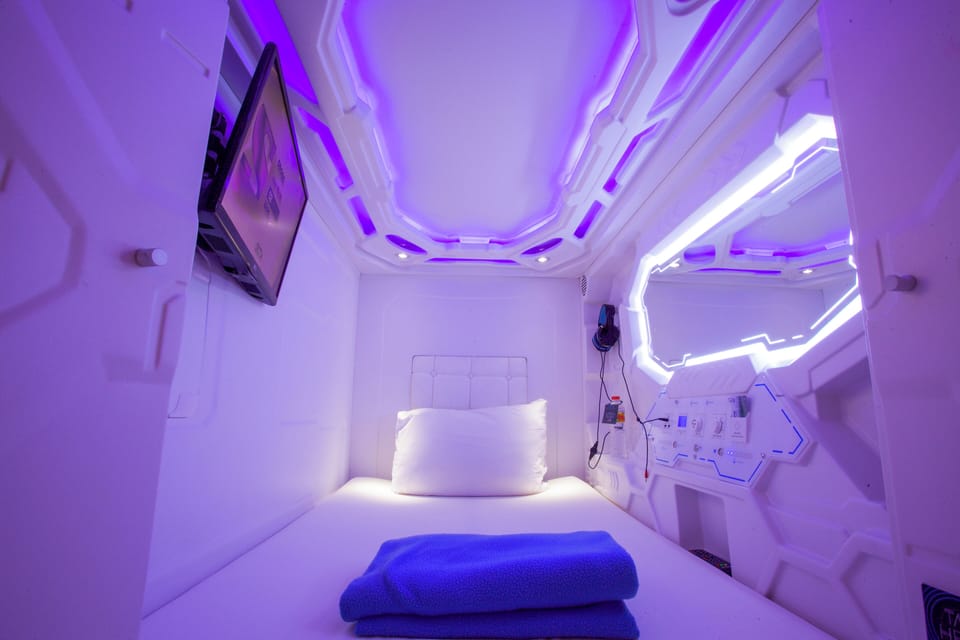 Single Capsule | Free WiFi, bed sheets