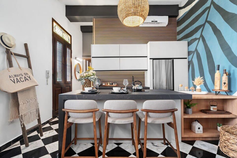 The newly renovated and fully equipped kitchen.