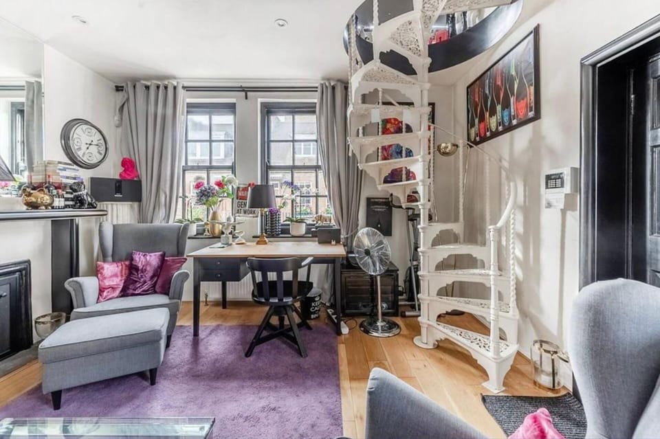 Apartment | Living area | TV, fireplace
