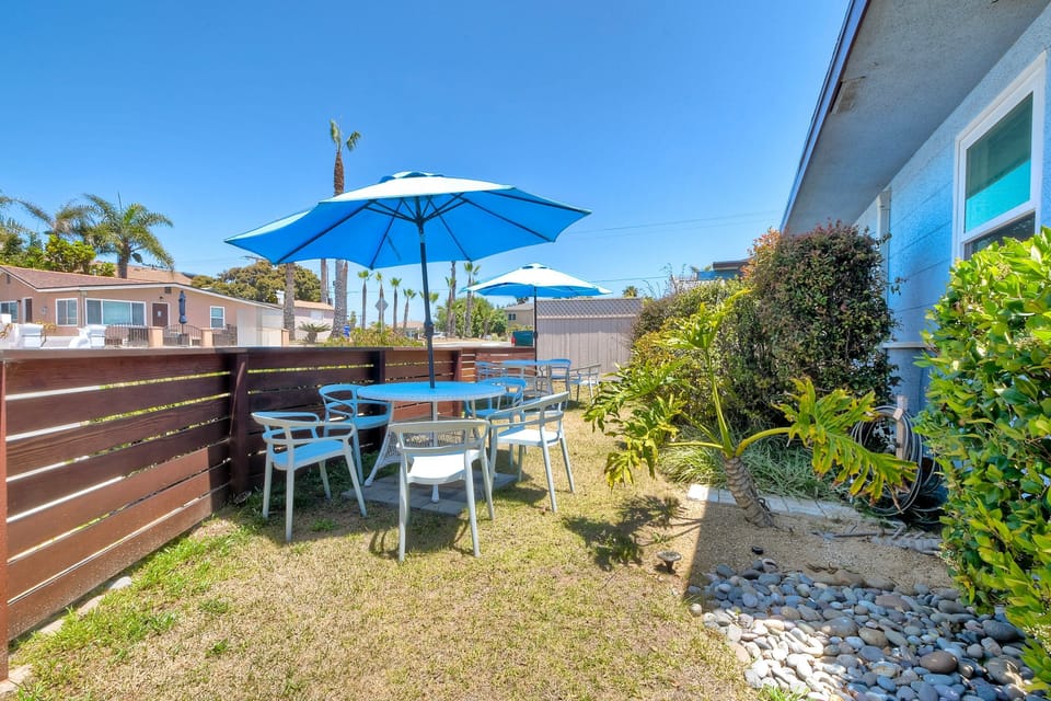 Front outdoor dining area