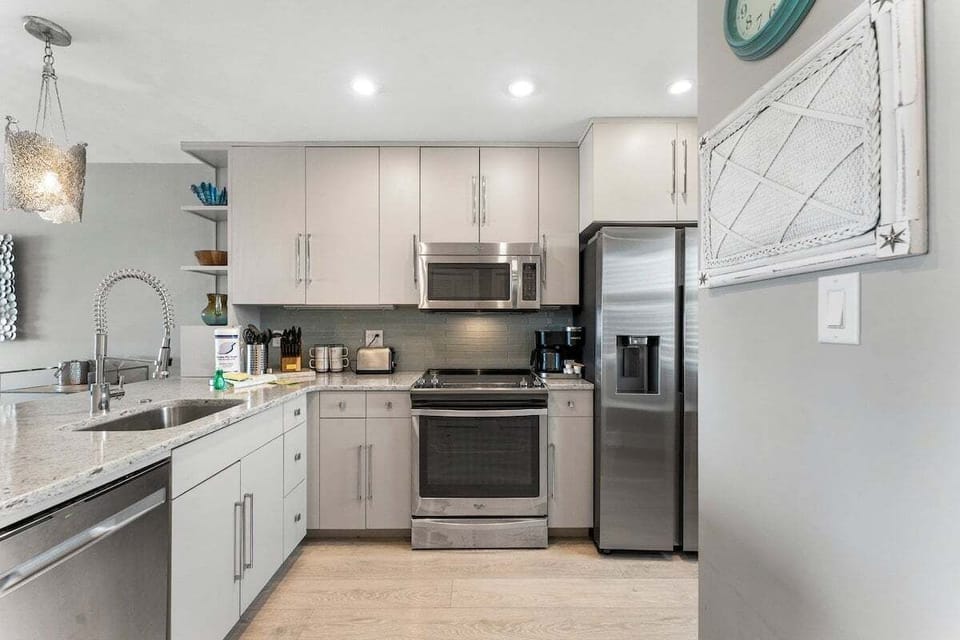 Fully applianced kitchen