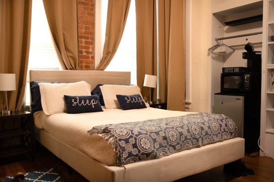 Queen size bed with 12 inch memory foam mattress