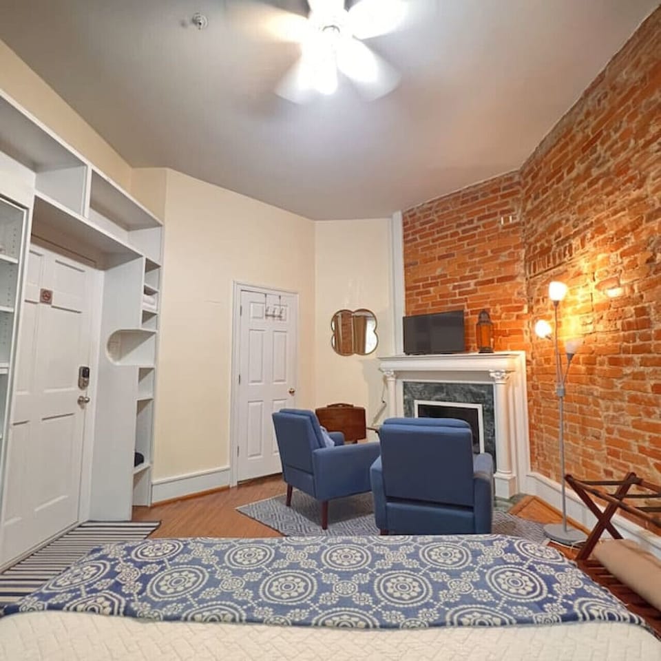 Beautiful exposed bring and custom shelving add to the charm of this hotel room style apartment. Luggage rack and linens provided.