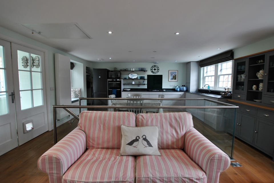 Glass balustrades separate the dining area from the lounge