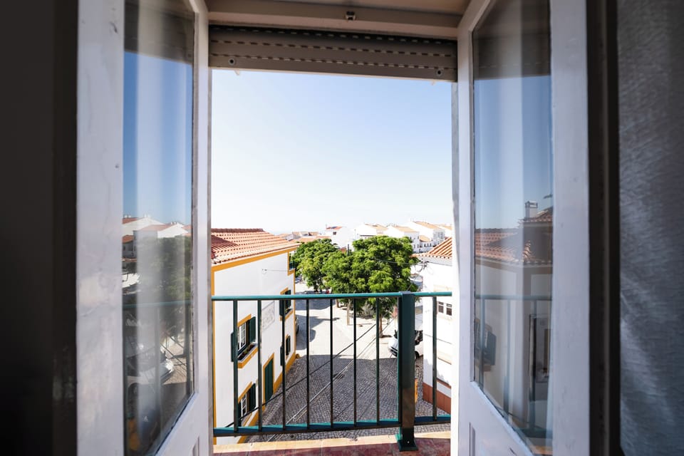 Living Room with Sea View (Café/Restaurant/view points 3min, Lighthouse 13min)