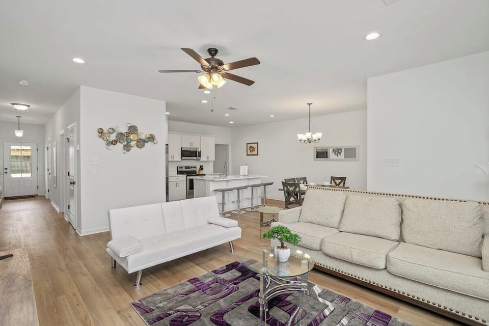 Living Room - Relax With A View Into The Kitchen